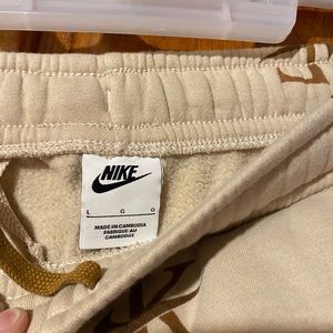 Nike Sportswear Club Men's Joggers beige